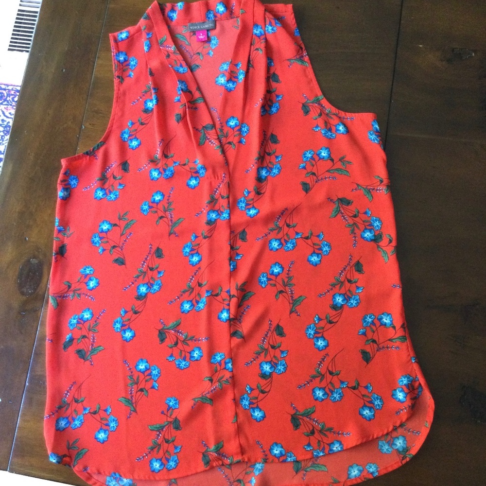 Vince Camuto sleeveless blouse. Size small.